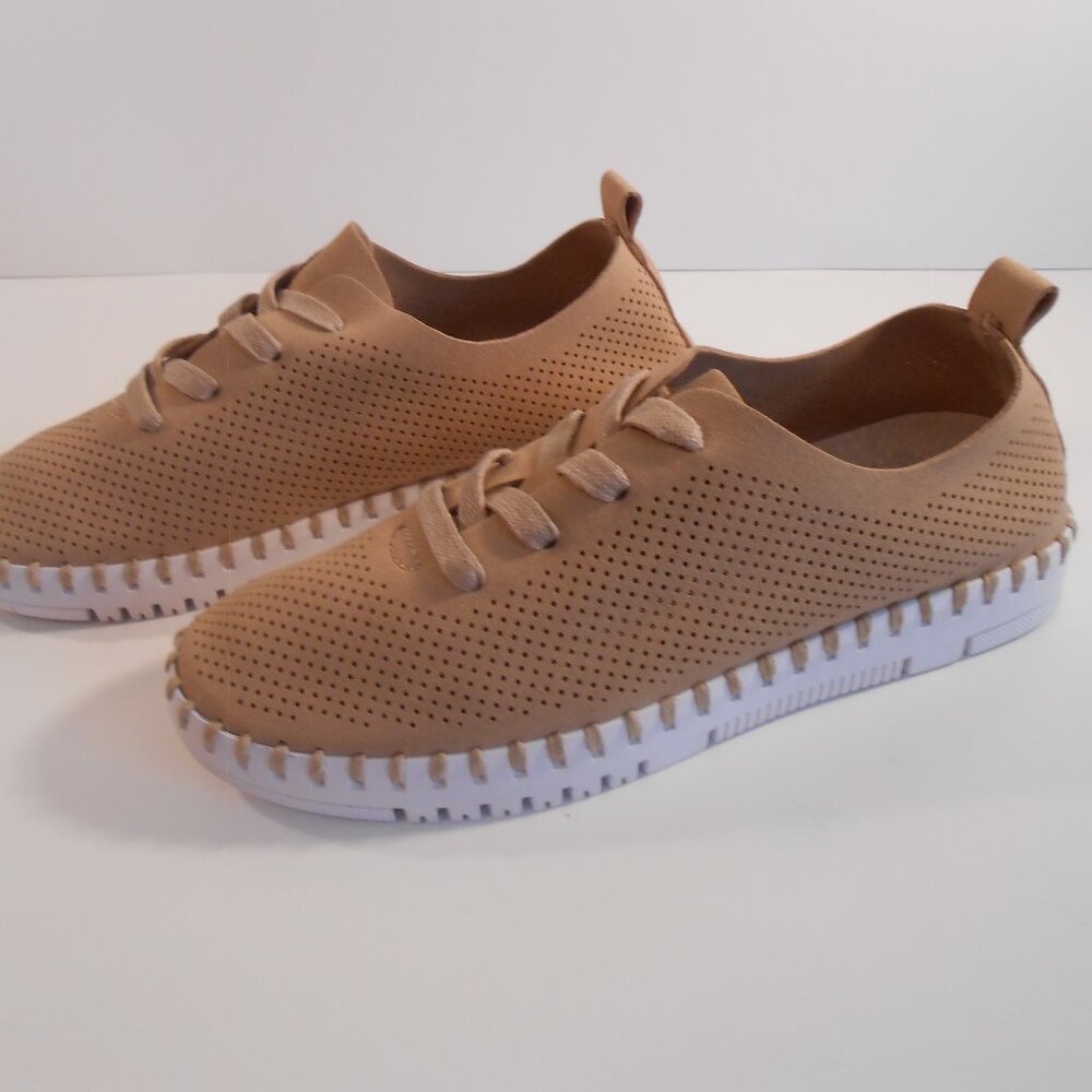 Frogg Toggs Lightweight Travel Sneakers - Camel - Size 7